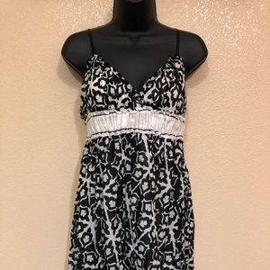Max Studio black and white sleeveless dress.